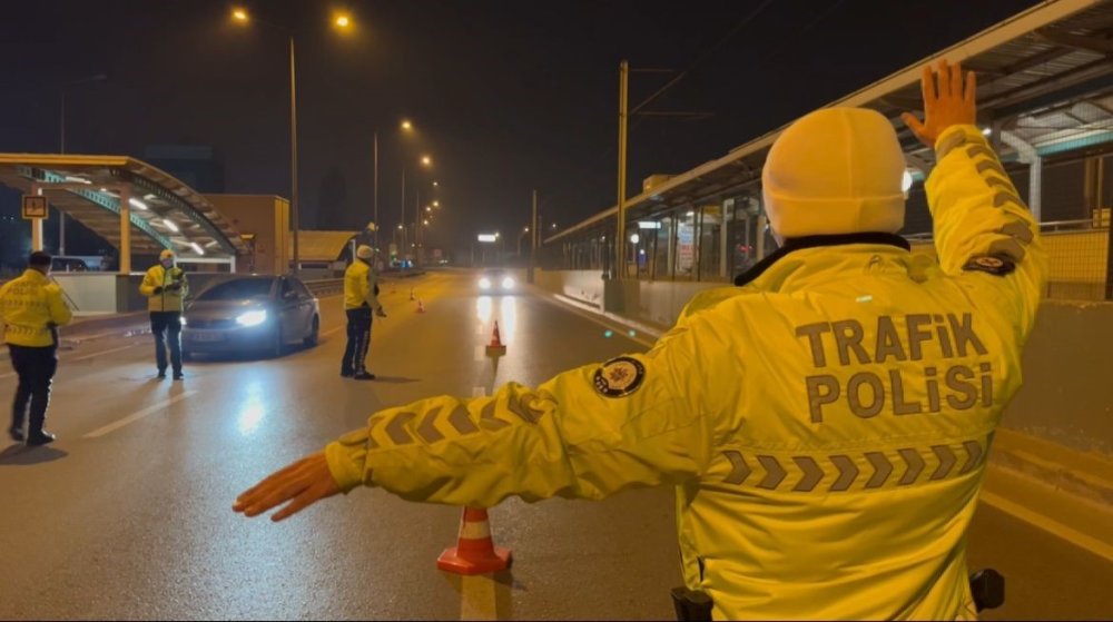 Alkollü Yakalandı... Uygulama Yapan Ekiplere Terör Operasyonu Benzetmesi Yaptılar