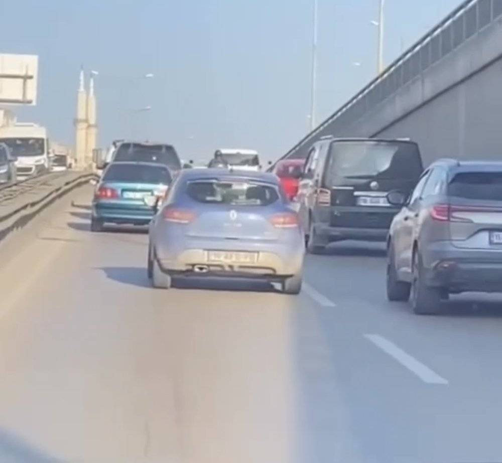 ‘Kaza Geliyorum’ Dedi, Önce Şeritten Çıktı, Sonra Kaza Yaptı