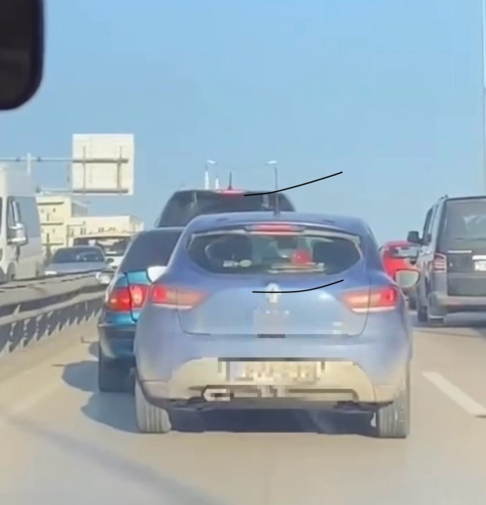 ‘Kaza Geliyorum’ Dedi, Önce Şeritten Çıktı, Sonra Kaza Yaptı