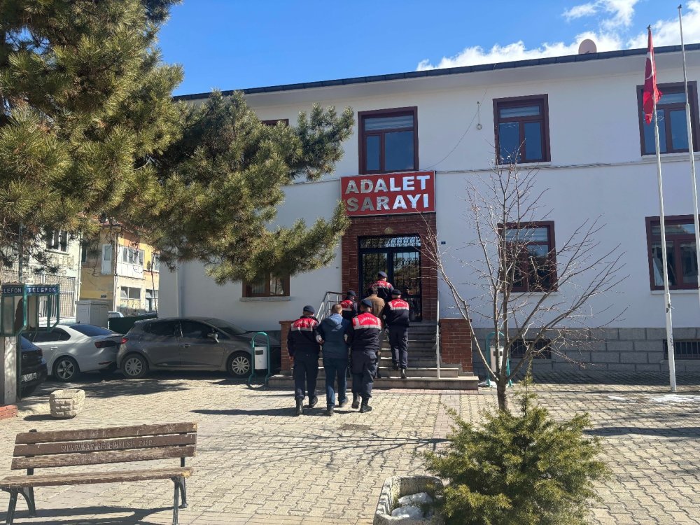 Sosyal Medyada Reklam Vererek Dolandırıcılık Yapan 5 Şüpheli Yakalandı