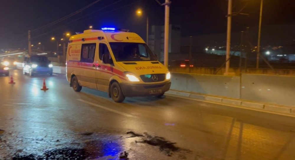 Makas Atarak İlerleyen Otomobil Minibüse Çarptı!