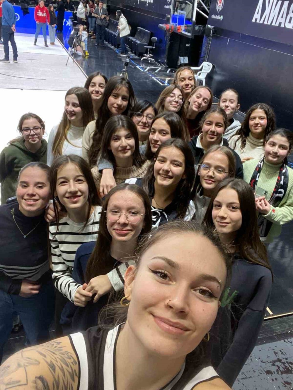 Osmanelispor Voleybol Takımı Oyuncuları İstanbul’da Unutulmaz Bir Gün Geçirdi