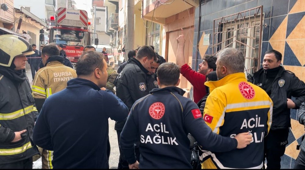 Yangında Can Pazarı...2 si Çocuk 4 Kişi Kurtarıldı