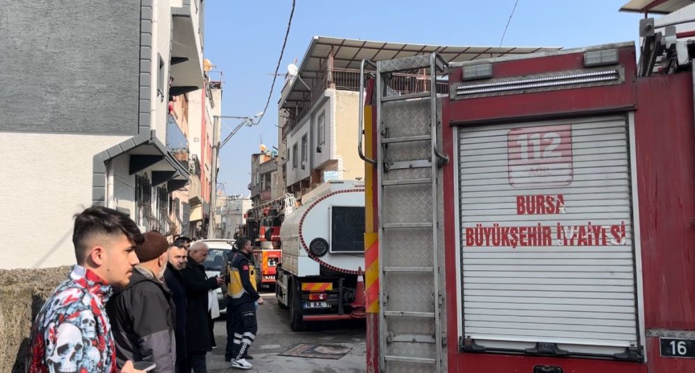 Yangında Can Pazarı...2 si Çocuk 4 Kişi Kurtarıldı
