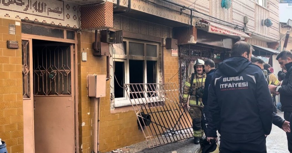 Yangında Can Pazarı...2 si Çocuk 4 Kişi Kurtarıldı