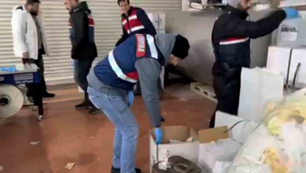 Yüzlerce Kişiyi Ölümden Kurtaran Operasyon...Sahte İçkiyi Yüzey Temizleyici İle Kamufle Ettiler
