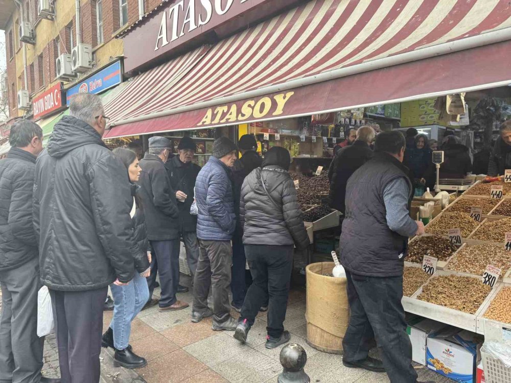 Çarşı Esnafı Yoğunluktan Memnun