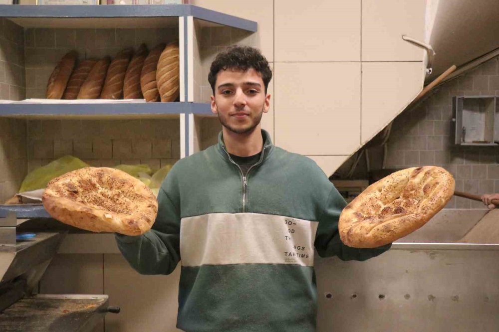 İlk İftar Gününde Pide Kuyruğu
