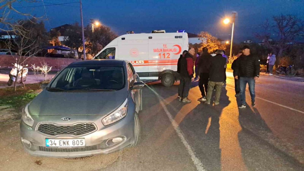 Motosiklet Otomobile Çarptı: 3 Yaralı