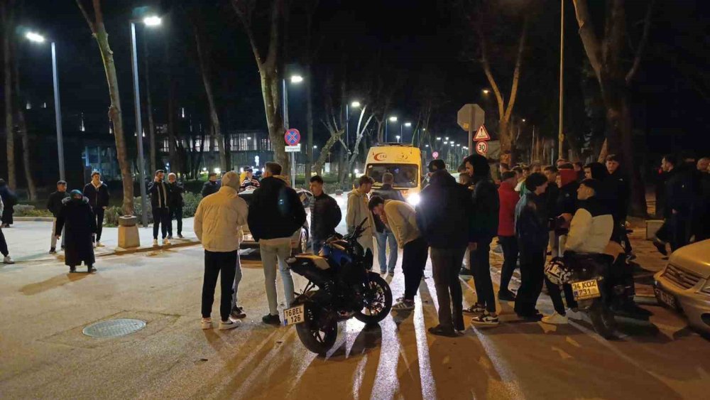 Otomobil İle Motosiklet Çarpıştı