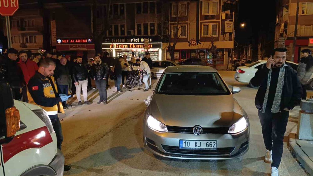 Otomobil İle Motosiklet Çarpıştı
