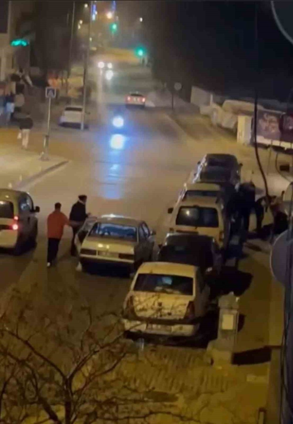 Aralarına Aldıkları Kişiyi Böyle Darp Ettiler