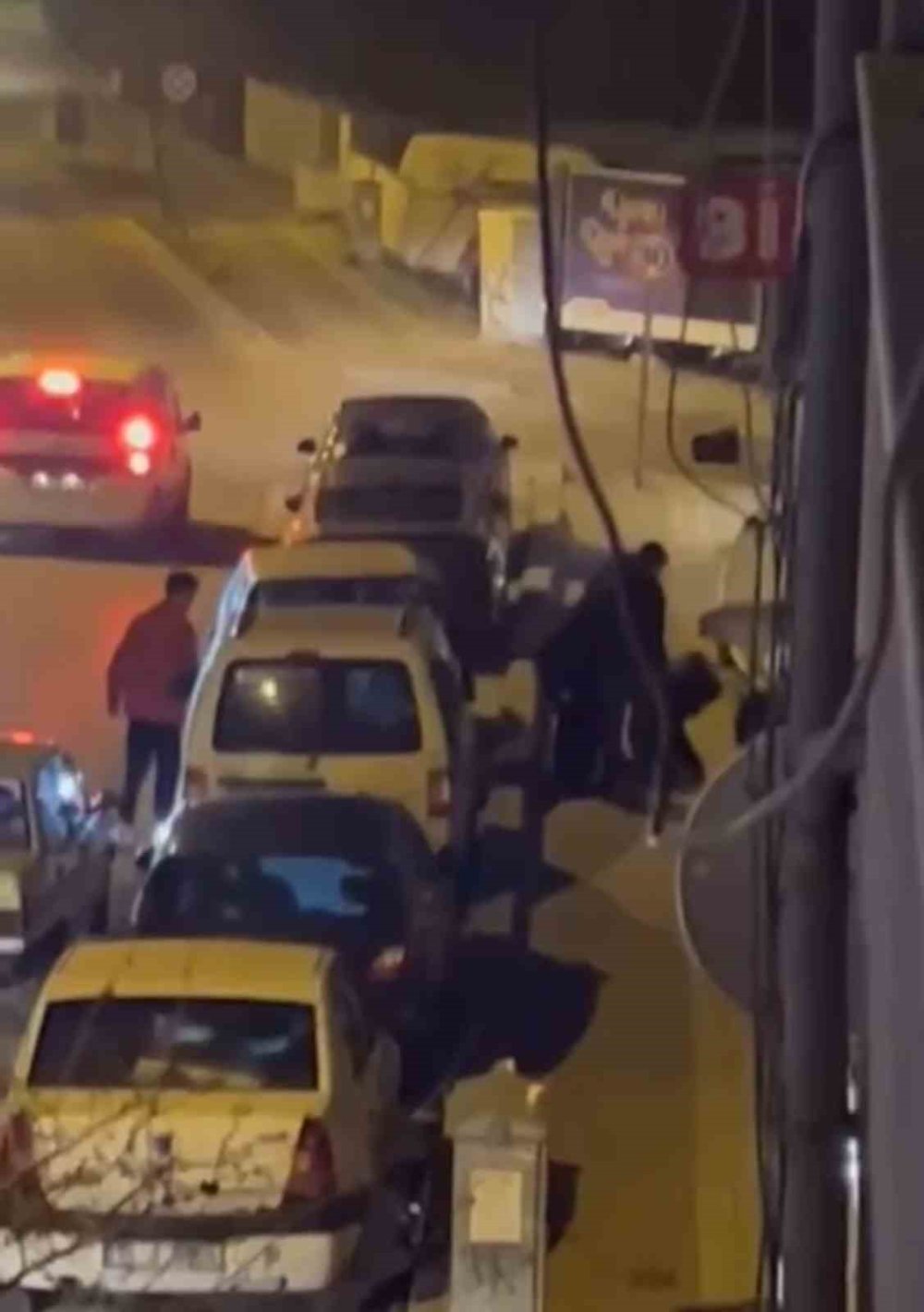 Aralarına Aldıkları Kişiyi Böyle Darp Ettiler
