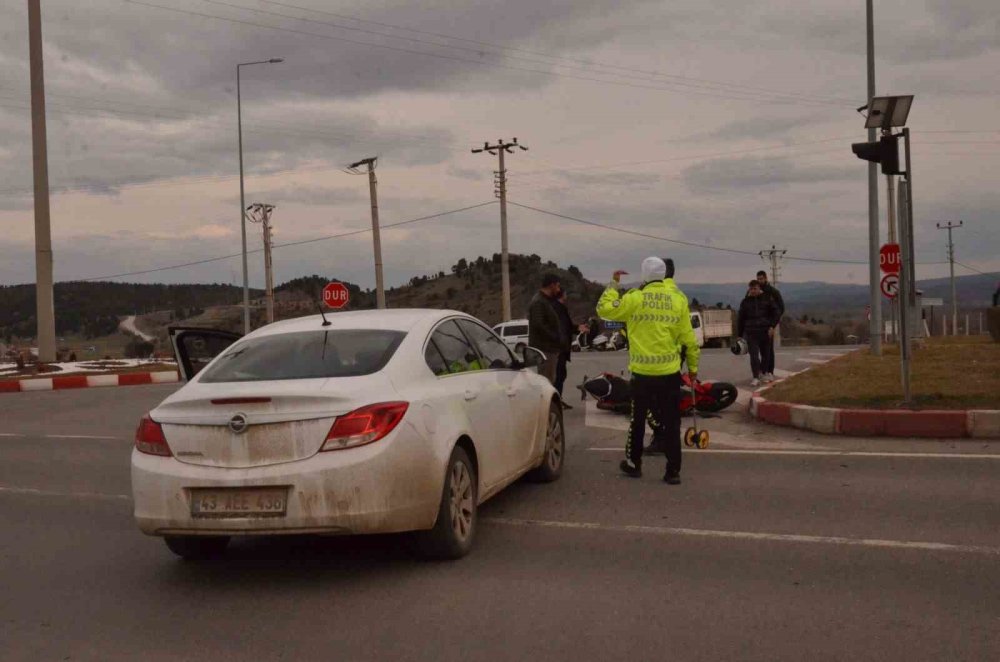 Otomobil ile motosiklet çarpıştı: 1 kişi yaralandı