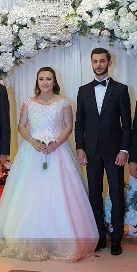 Lüks Otomobil, Otoyolda Gişelere Ok Gibi Saplandı!