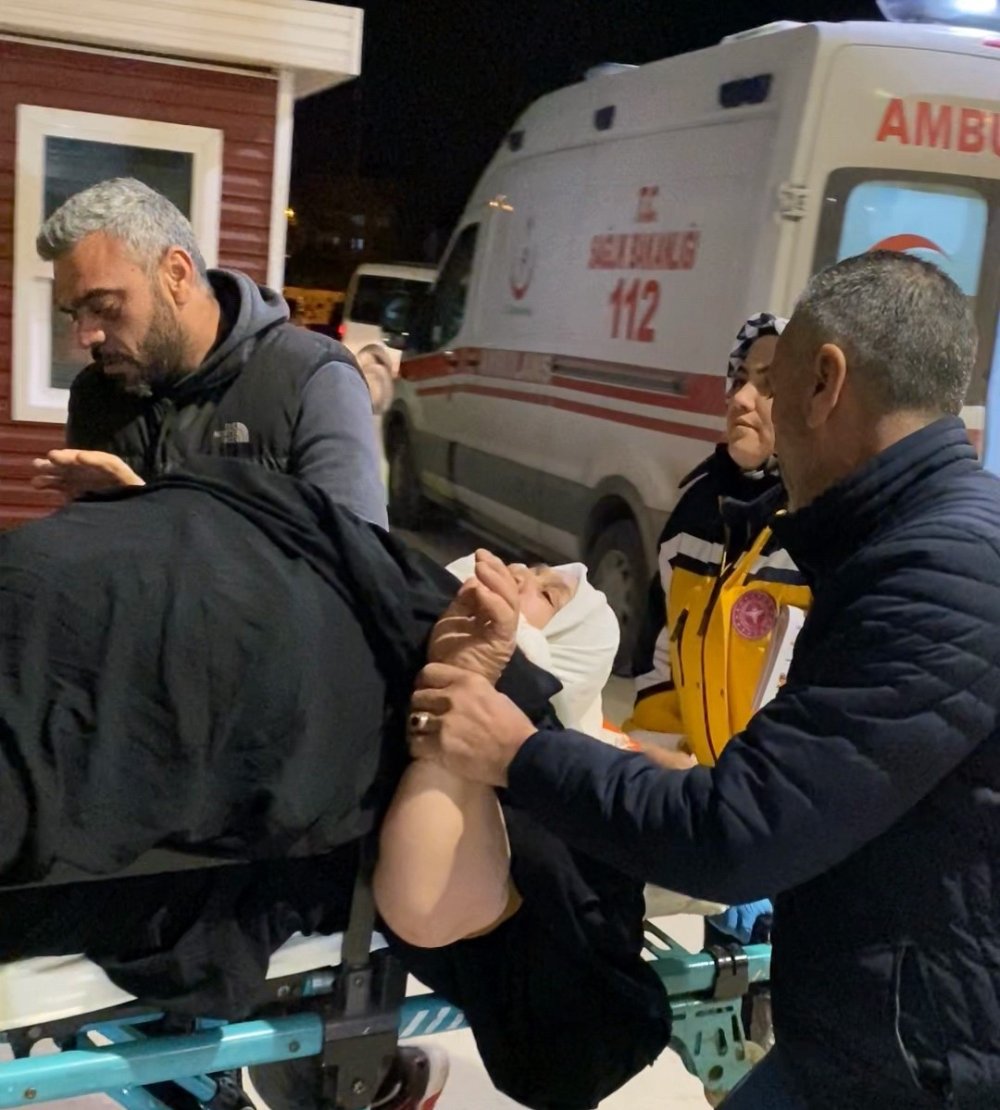 Teravihten Dönen Kadına Otomobil Çarptı: 1 Ağır Yaralı