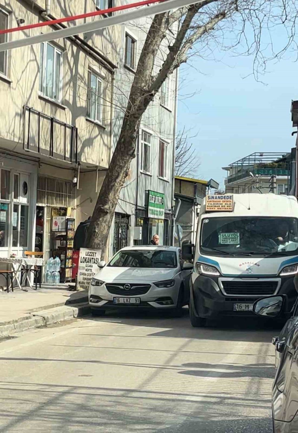 Aracı Yola Bırakıp Gitti, Metrelerce Araç Trafiği Oluştu