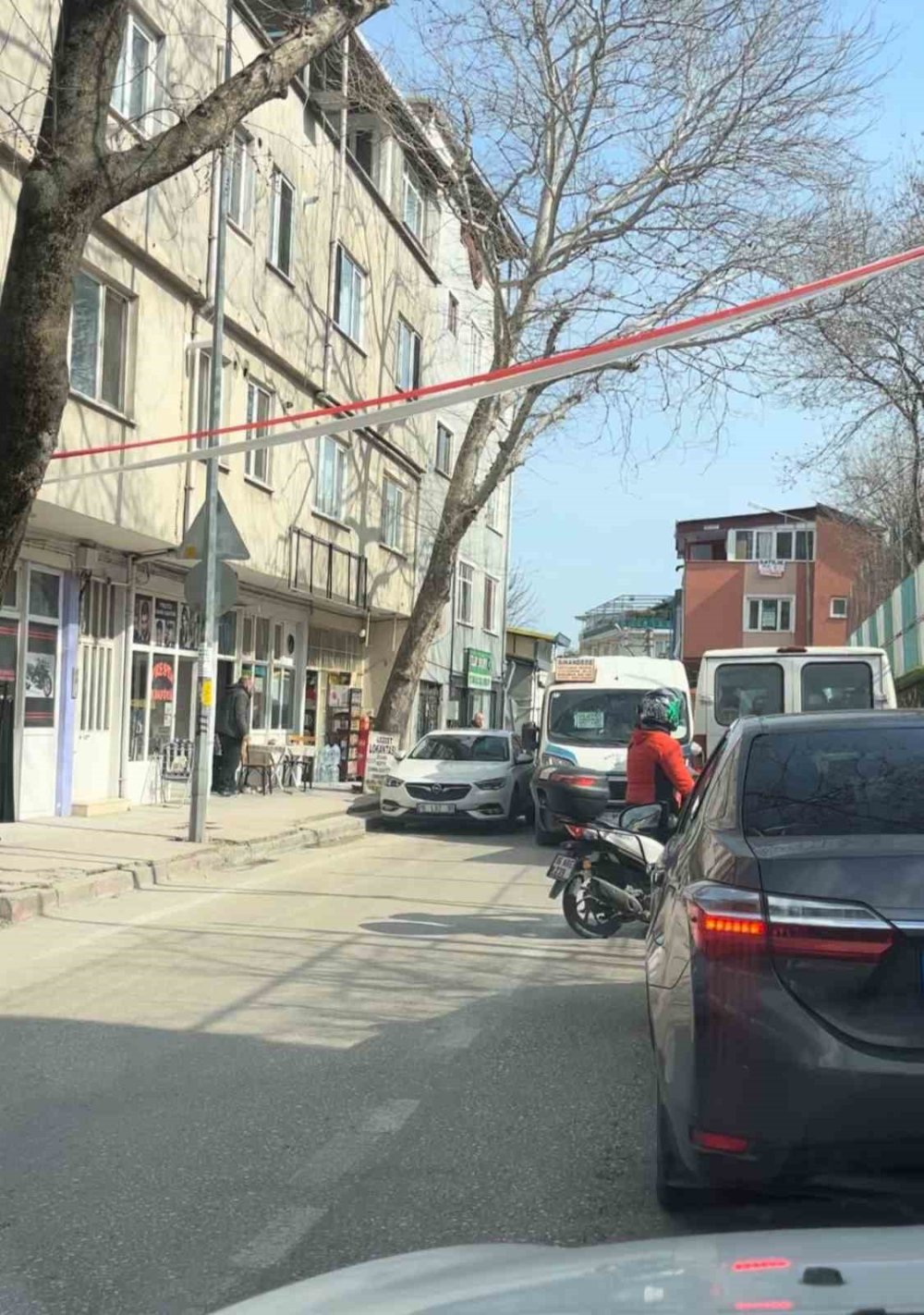 Aracı Yola Bırakıp Gitti, Metrelerce Araç Trafiği Oluştu