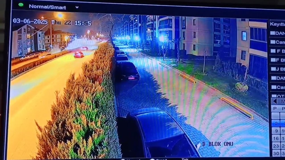 Zincirleme Kazada 3 Otomobil Çarpıştı!