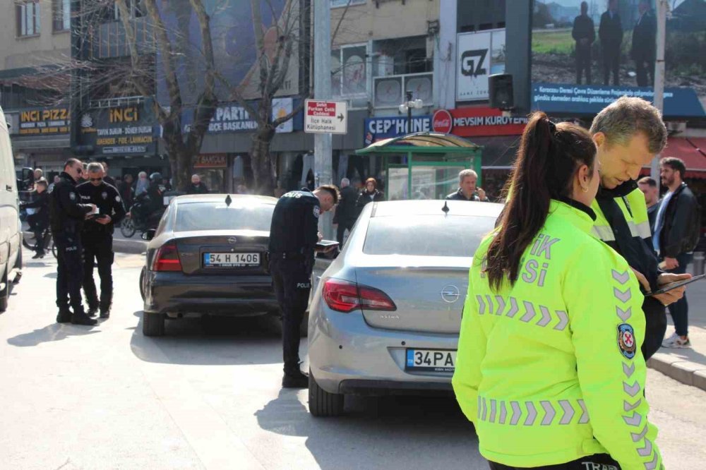Başkasının Ehliyeti İle Trafiğe Çıkan Sürücü Yakalandı
