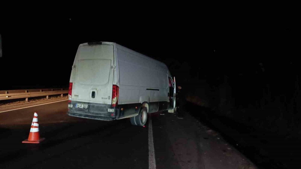 Minibüs Otomobille Çarpıştı: 1 Yaralı