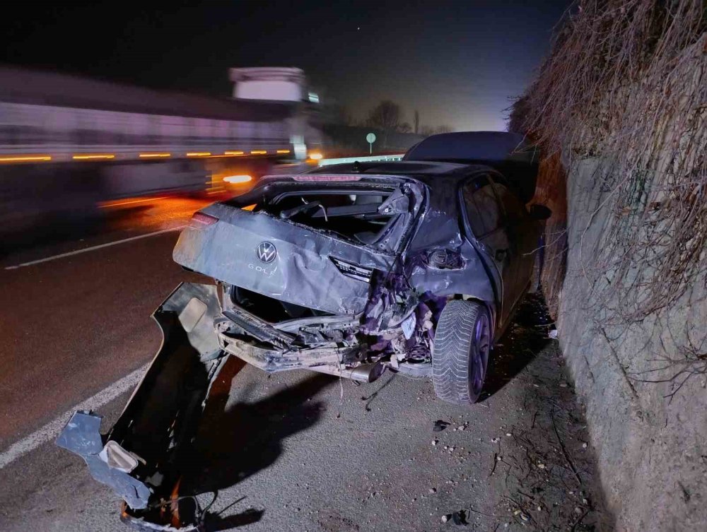 Minibüs Otomobille Çarpıştı: 1 Yaralı