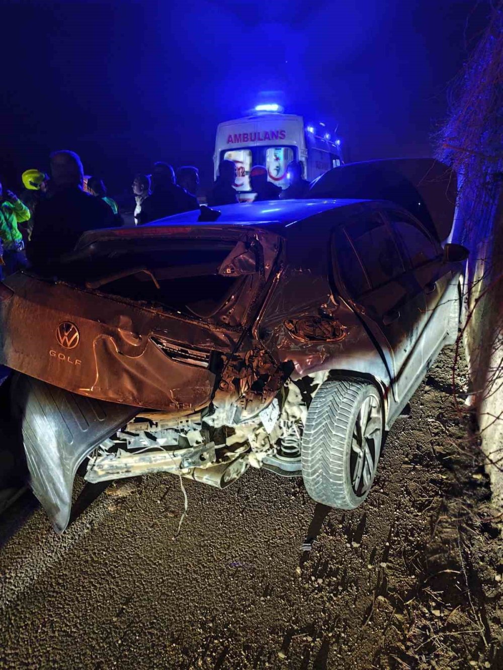 Minibüs Otomobille Çarpıştı: 1 Yaralı