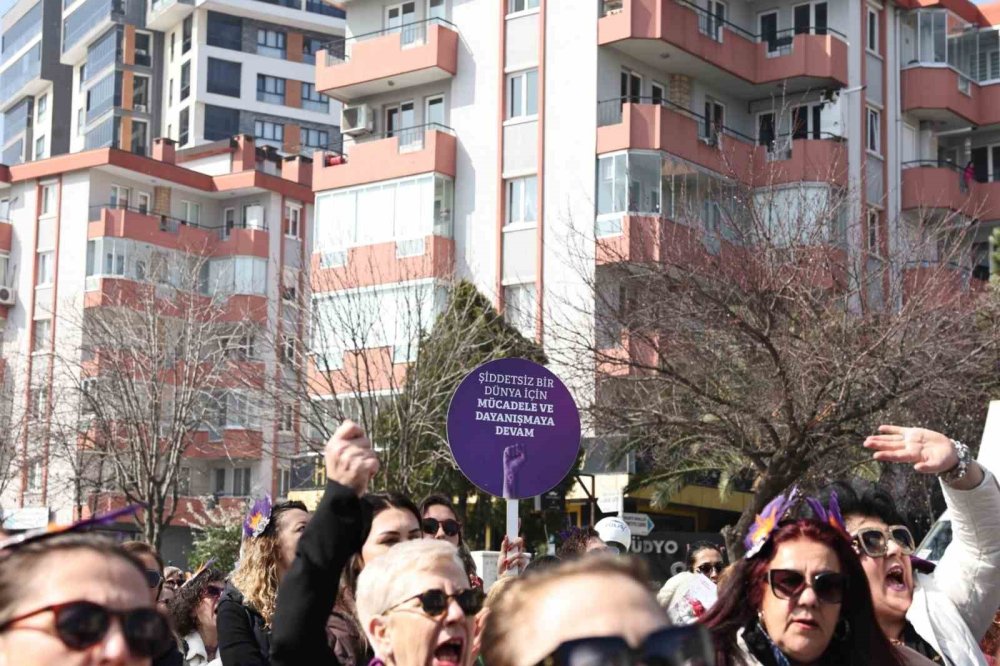 Kadınlar, 8 Mart’ta Adalet Ve Eşitlik İçin Yürüdü