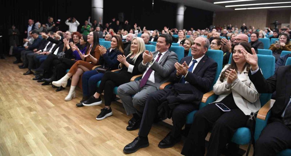 Temizlik İşçileri Kulakların Pasını Temizledi