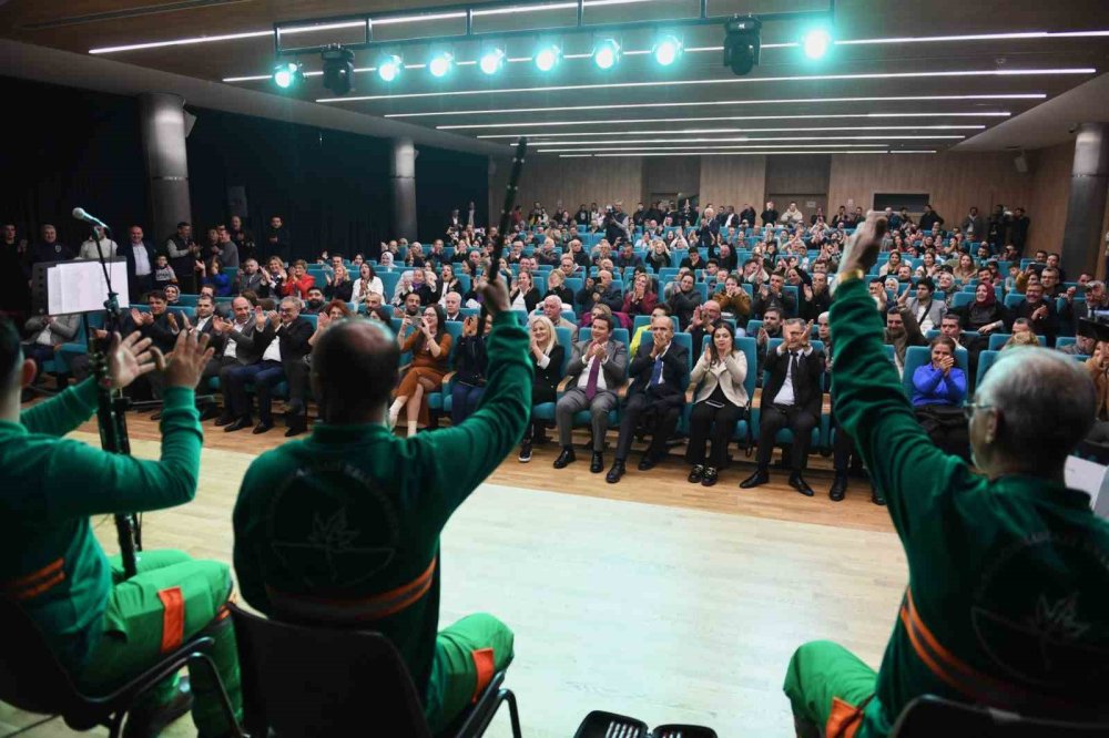 Temizlik İşçileri Kulakların Pasını Temizledi