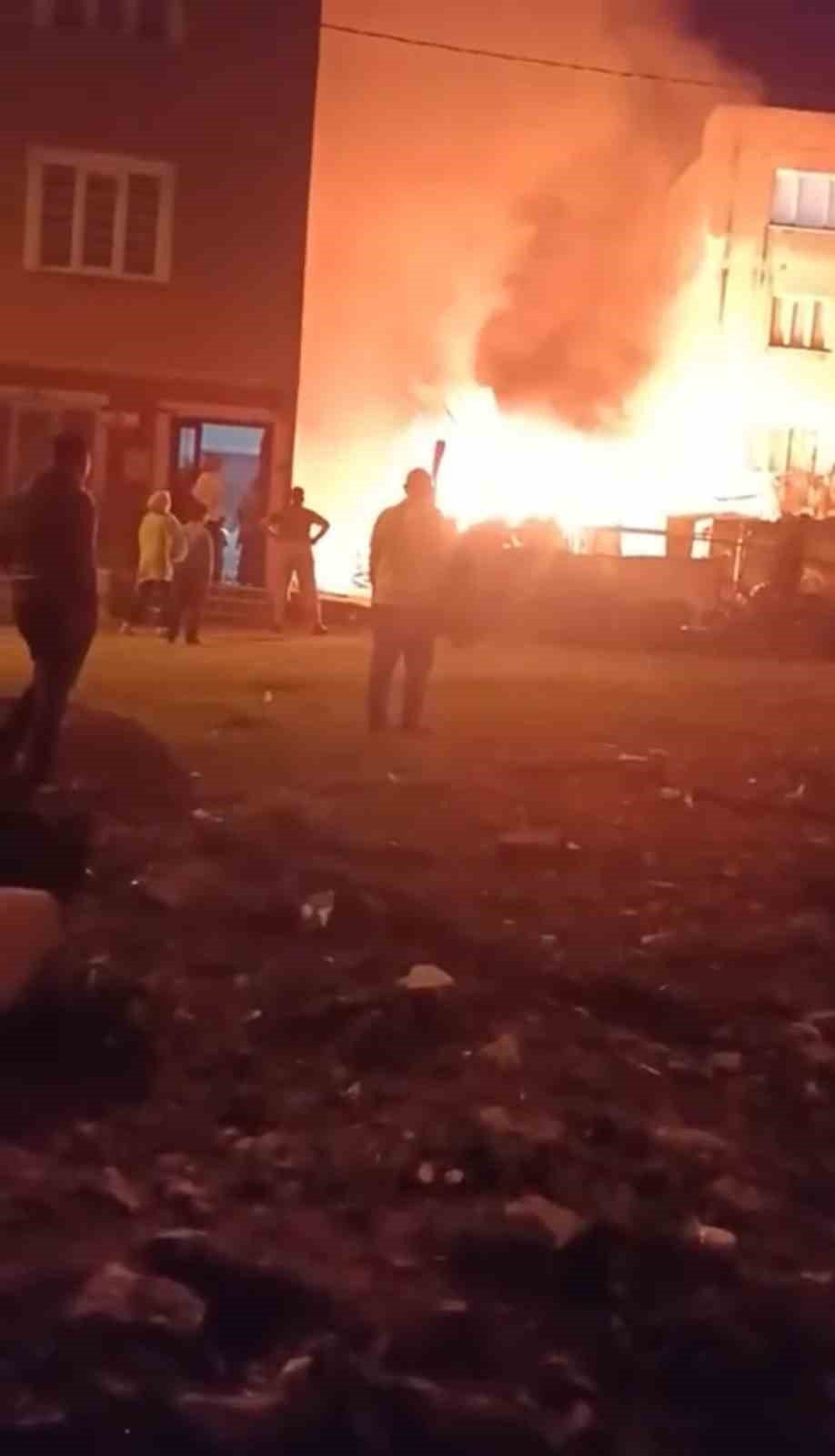 Boş Baraka Alevlere Teslim Oldu