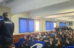 Öğrenciler Ve Öğretmenler Siber Suçlarla İlgili Bilgilendirildi
