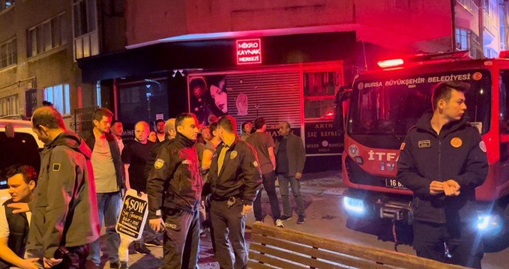 Önce Eşini Sonra Kendini Yakmaya Çalıştı, Polis Son Anda Yetişti