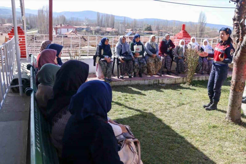 Kadına Şiddetle İlgili Vatandaşlar Bilgilendirildi