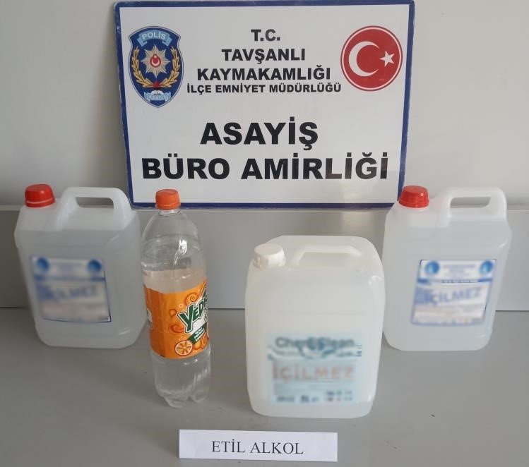 Kargodan 10 Litre, İki Evden 55 Litre Etil Alkol Ele Geçirildi