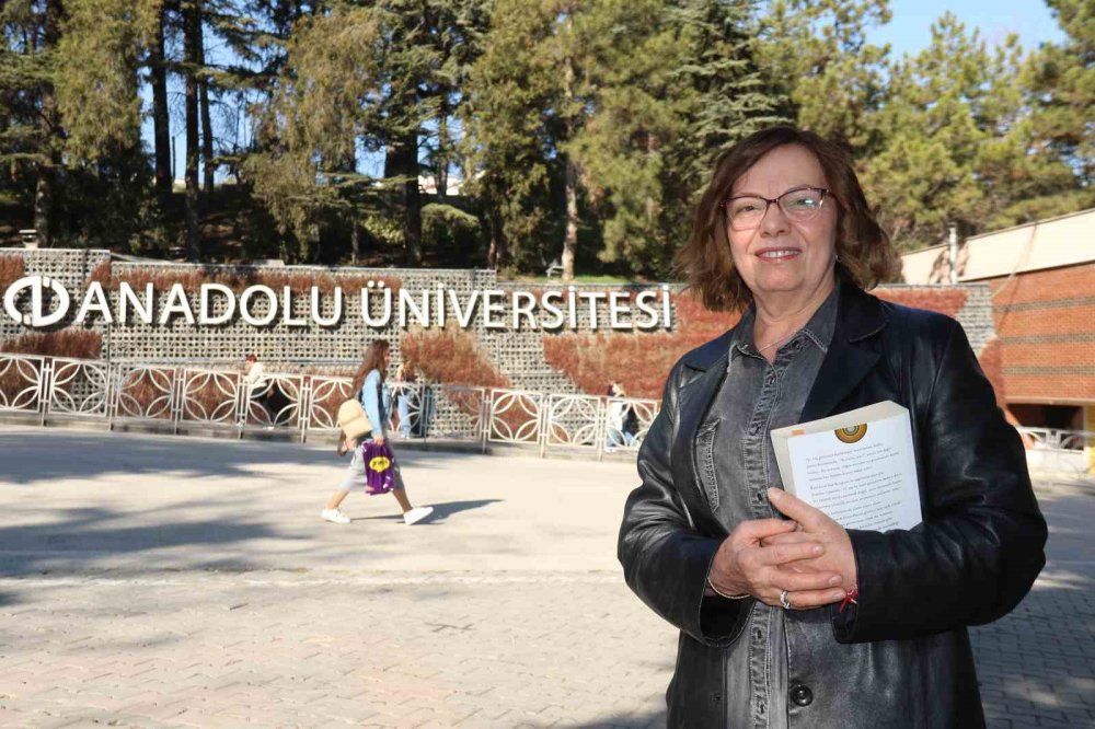 Üniversitede Kızıyla Birlikte Öğrenci Oldu