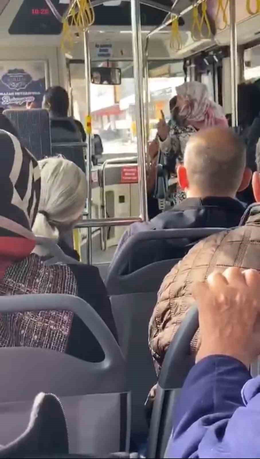 Tanımadığı Kadına Otobüste Evlilik Teklifi Etti, Sonu Hüsranla Bitti