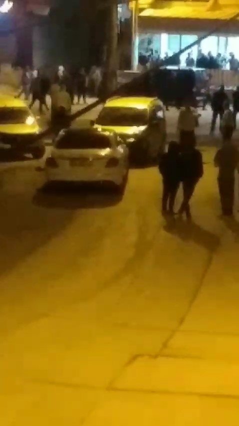 Yol Verme Kavgasında Ortalık Savaş Alanına Döndü