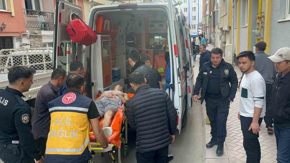 Mobil Oyun İçin 2 Arkadaşını Bıçakladı!