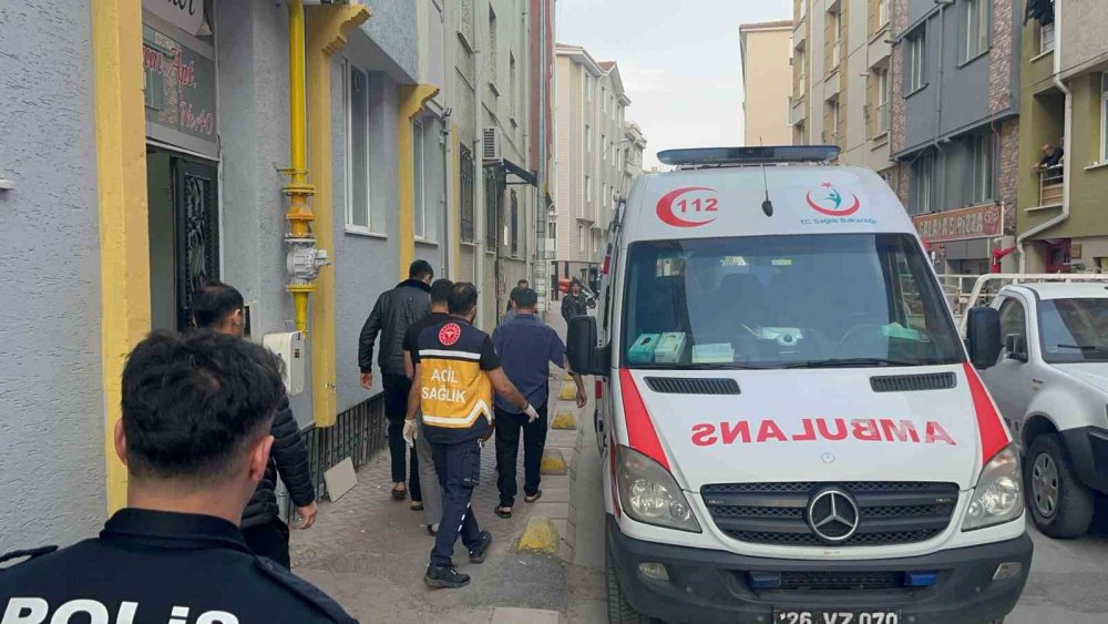 Mobil Oyun İçin 2 Arkadaşını Bıçakladı!