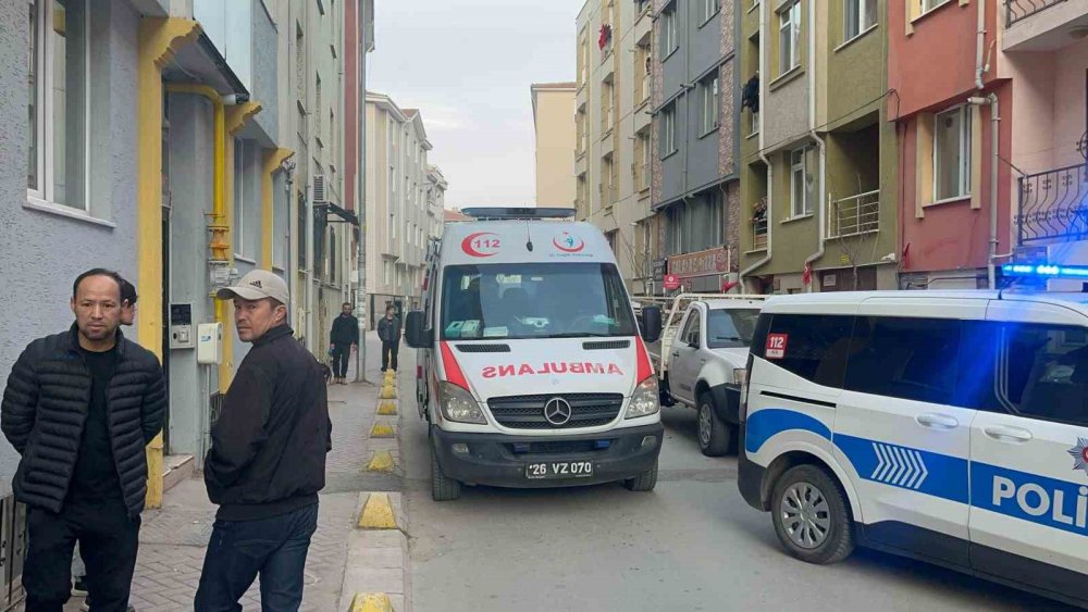 Mobil Oyun İçin 2 Arkadaşını Bıçakladı!