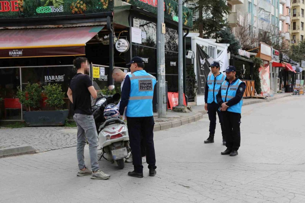 Zabıtadan Yaya Yollarında Sıkı Denetim