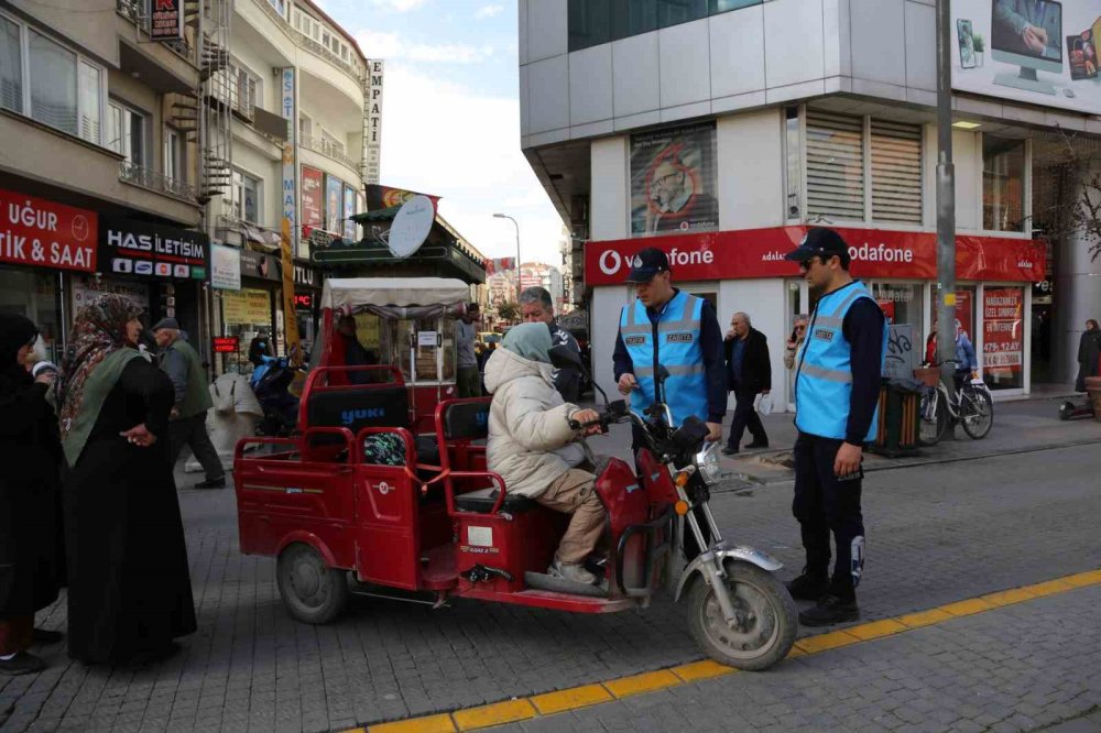 Zabıtadan Yaya Yollarında Sıkı Denetim