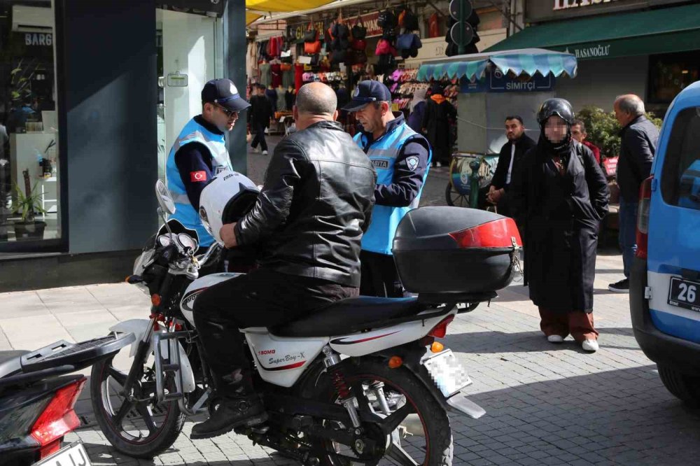 Zabıtadan Yaya Yollarında Sıkı Denetim