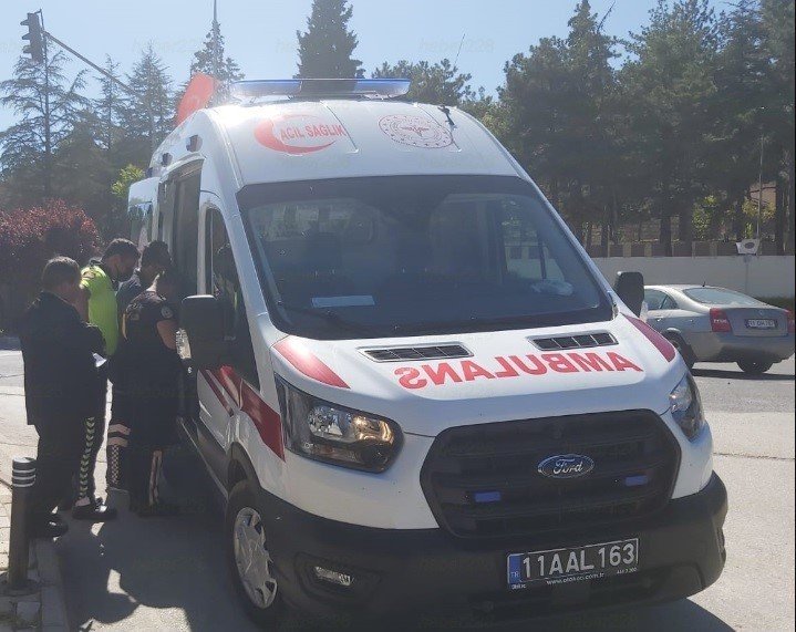 İşçi Servisten İnen Kişiye Motosiklet Çarptı