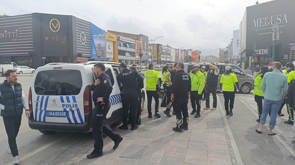 Kasktan Ceza Yedi, Ekiplere Zor Anlar Yaşattı