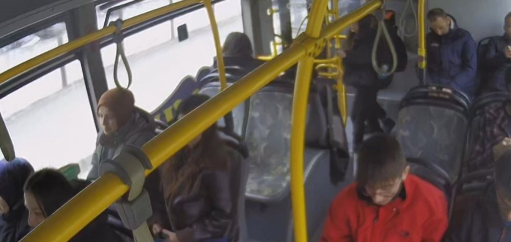 Belediye Otobüsünde Çığlık Çığlığa Dehşet Anları Kamerada