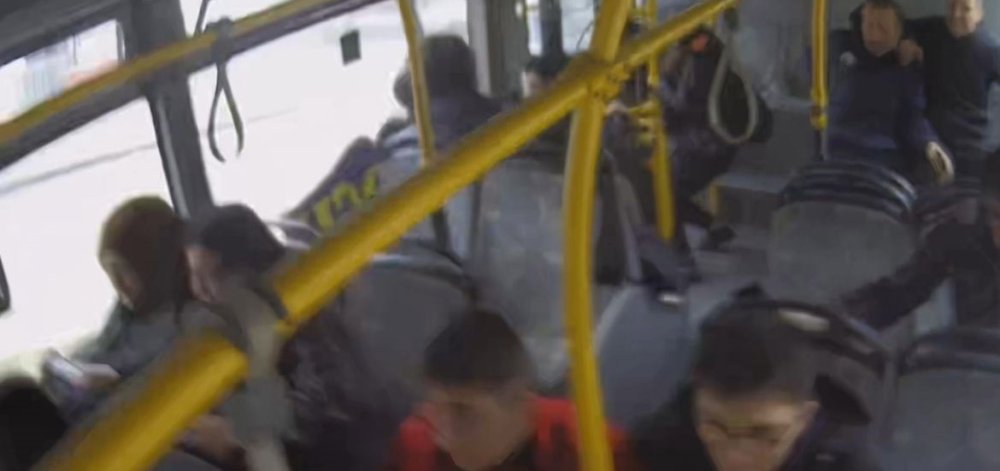Belediye Otobüsünde Çığlık Çığlığa Dehşet Anları Kamerada