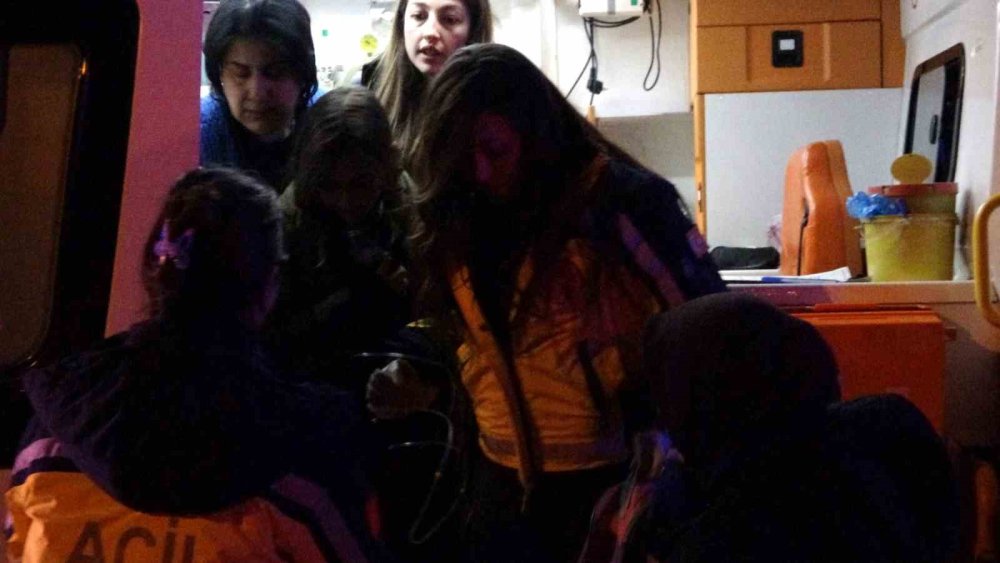 Apartman Yangını: 6 Kişi Dumandan Etkilendi
