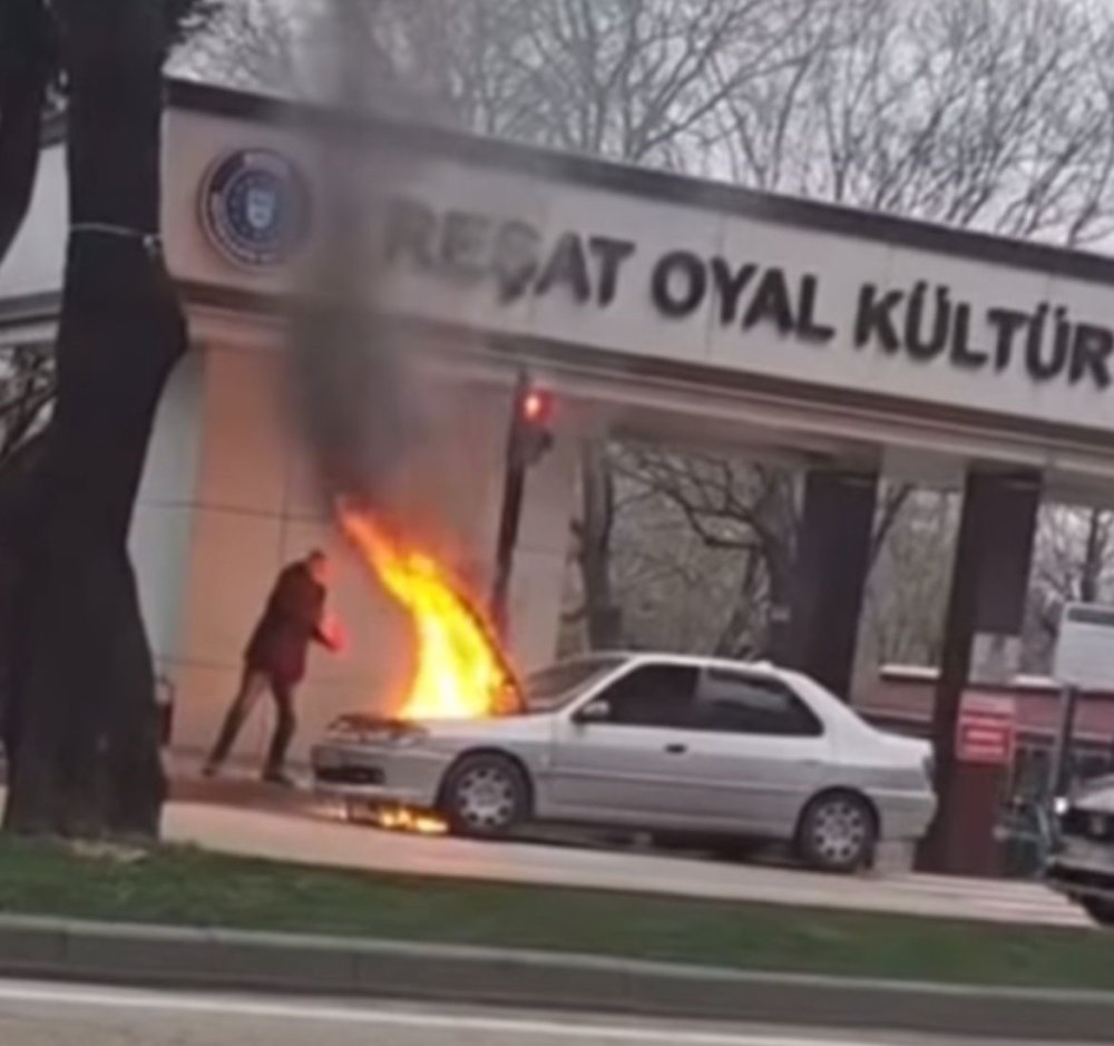 Seyir Halindeyken Arıza Yapan Araç Alev Topuna Döndü